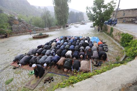 K­o­n­y­a­­d­a­ ­y­a­ğ­m­u­r­ ­d­u­a­s­ı­ ­s­ı­r­a­s­ı­n­d­a­ ­y­a­ğ­m­u­r­ ­y­a­ğ­d­ı­